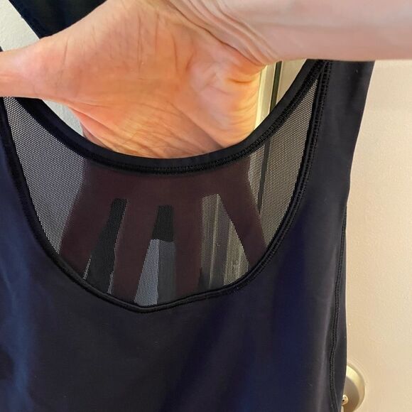 Lululemon Run Stuff Your Bra Tank Navy size 6 - Picture 4 of 12